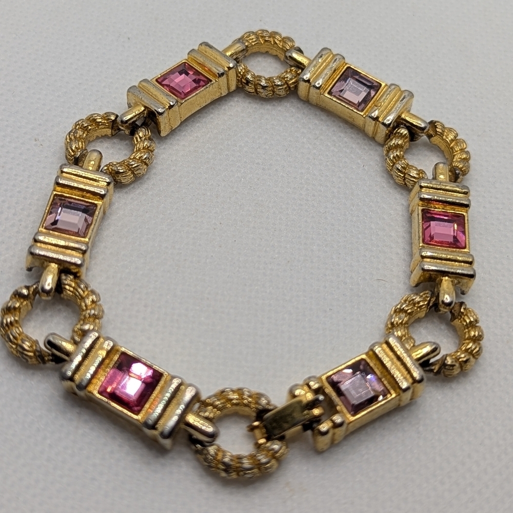 ✨ Vintage Glamour: Pink Crystal & Gold-Tone Link Bracelet ✨ - Picture 2 of 2